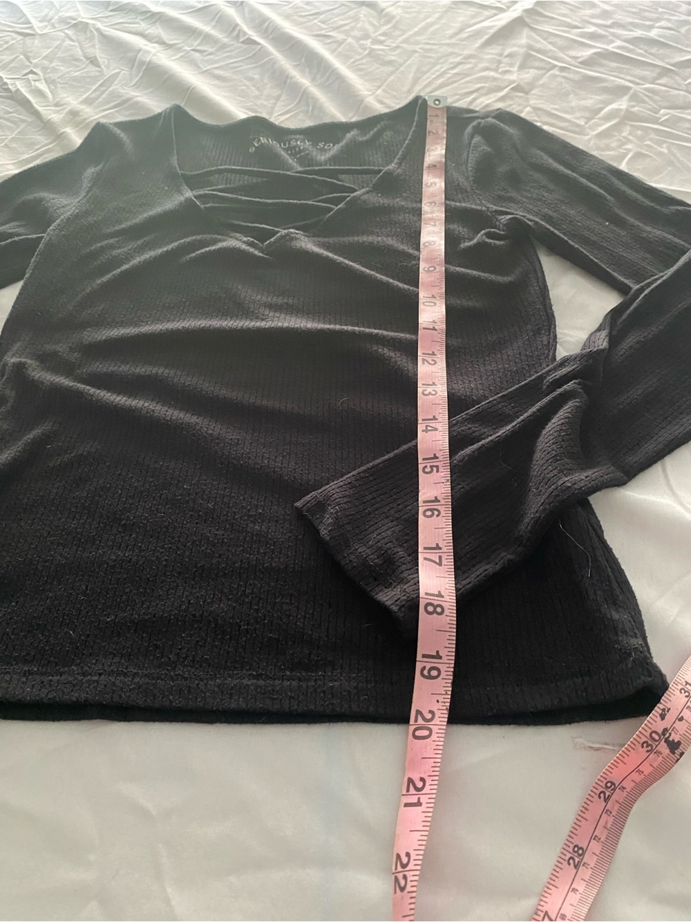 Women's Black Long-Sleeve Crisscross V-Neck Top - Picture 5 of 7